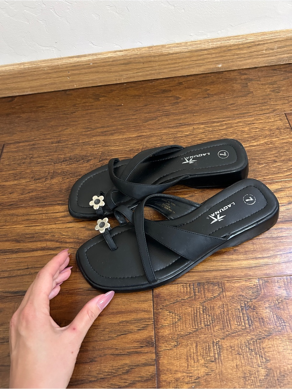 Y2K Laguna Black Slide Sandals Floral Toe Ring Comfort Sandals Women’s Size 7